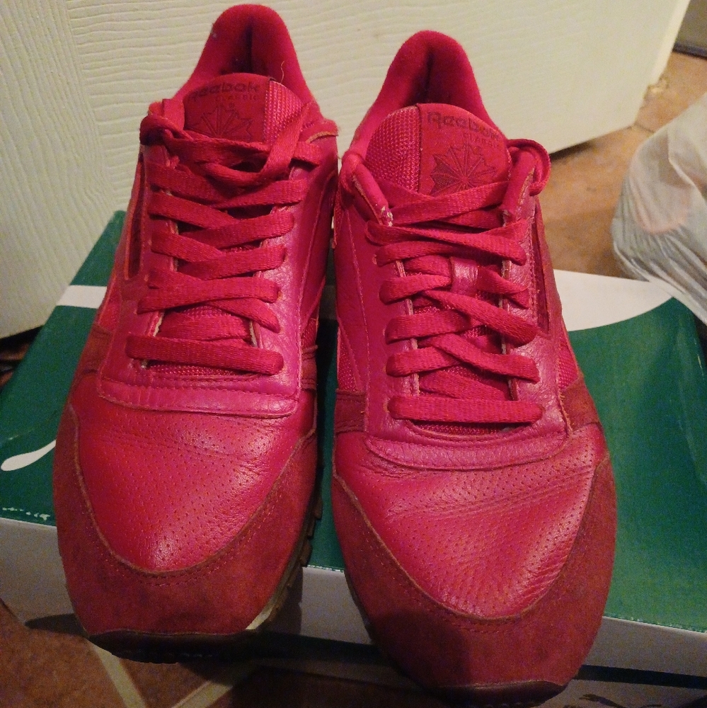 Red Reebok Men's 9